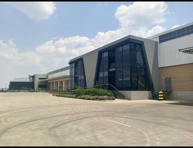 8,300M² WAREHOUSE TO LET IN AIRPORT PARK